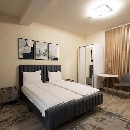 Bonjour Aparthotel 3*